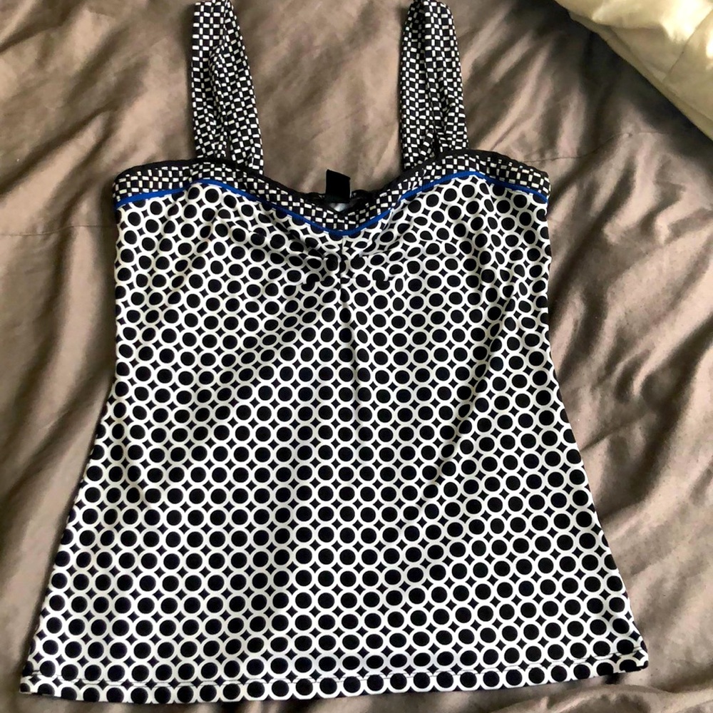 White House black market tank